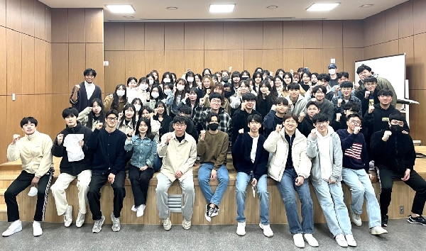 2023학년도 3학년(2+4년제) 입학기념 사진 대표이미지